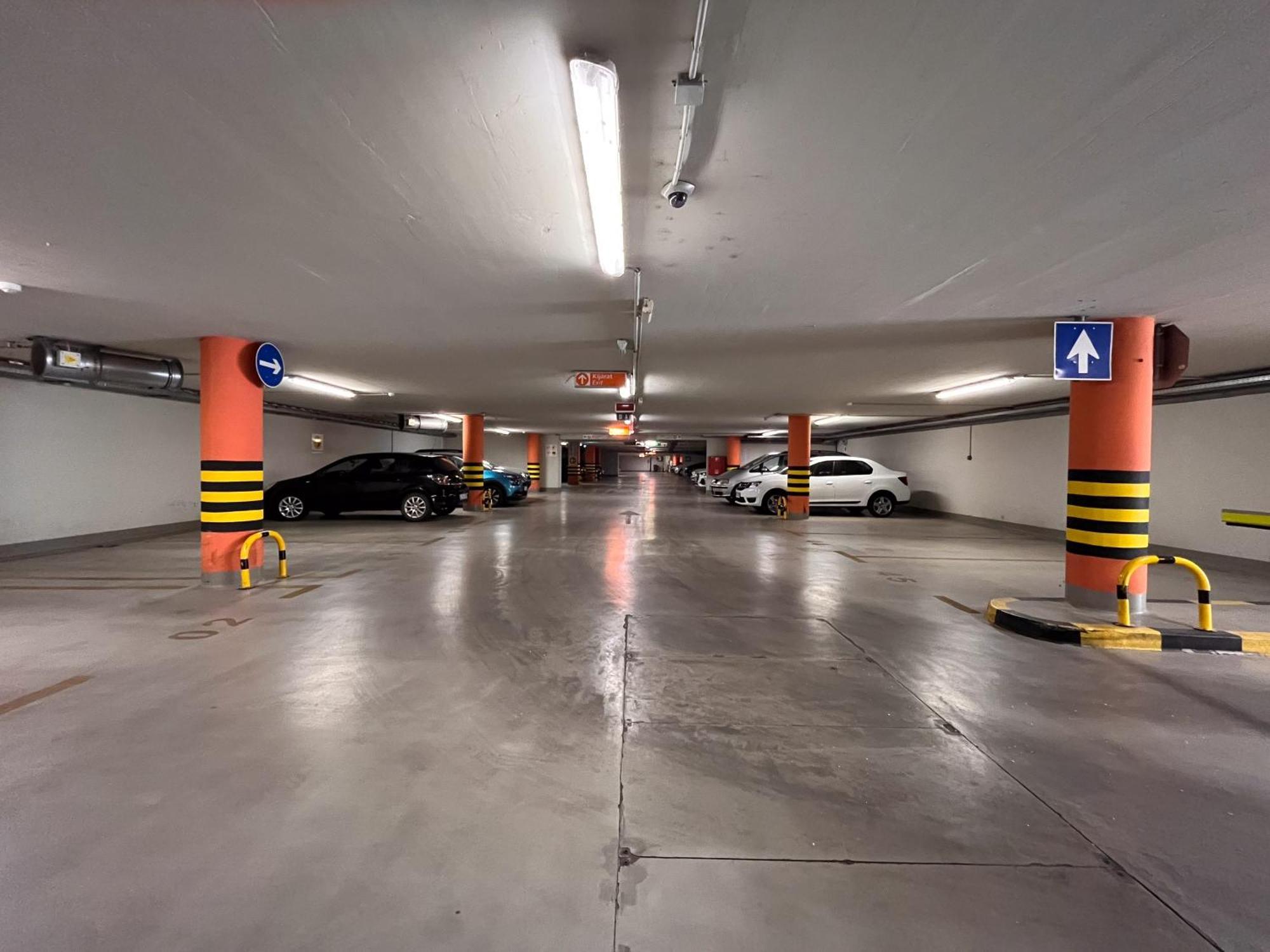 Apartamento Vintage Loft - Free Private Parking - Metro - Tram - Ac
