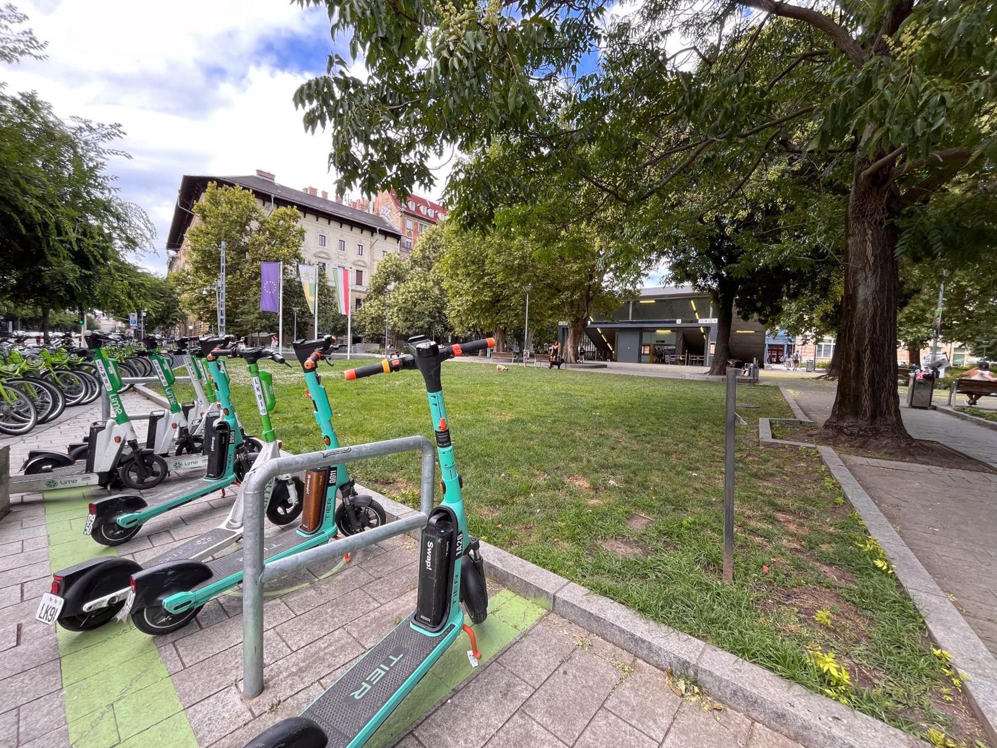 Vintage Loft - Free Private Parking - Metro - Tram - Ac Apartment